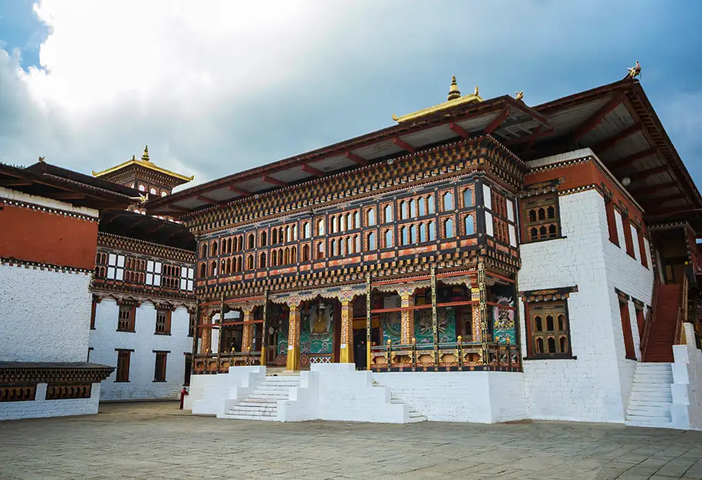 The impressive whitewashed walls and golden-tiered roofs of Tashichho Dzong in Thimphu, a central landmark for any Bhutan travel guide.