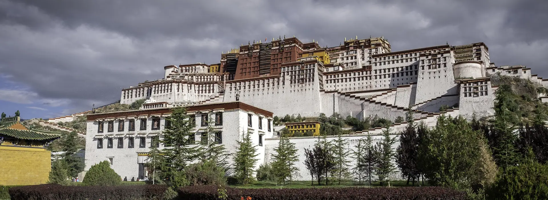 Potala Palace in Lhasa where travelers begin a Tibet acclimatization plan before visiting higher altitude regions.